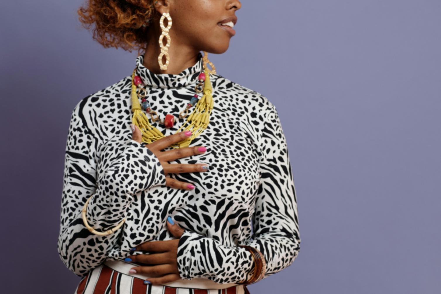 Atelier de formation en stylisme ongulaire avec démonstration technique de pose d'acrylique